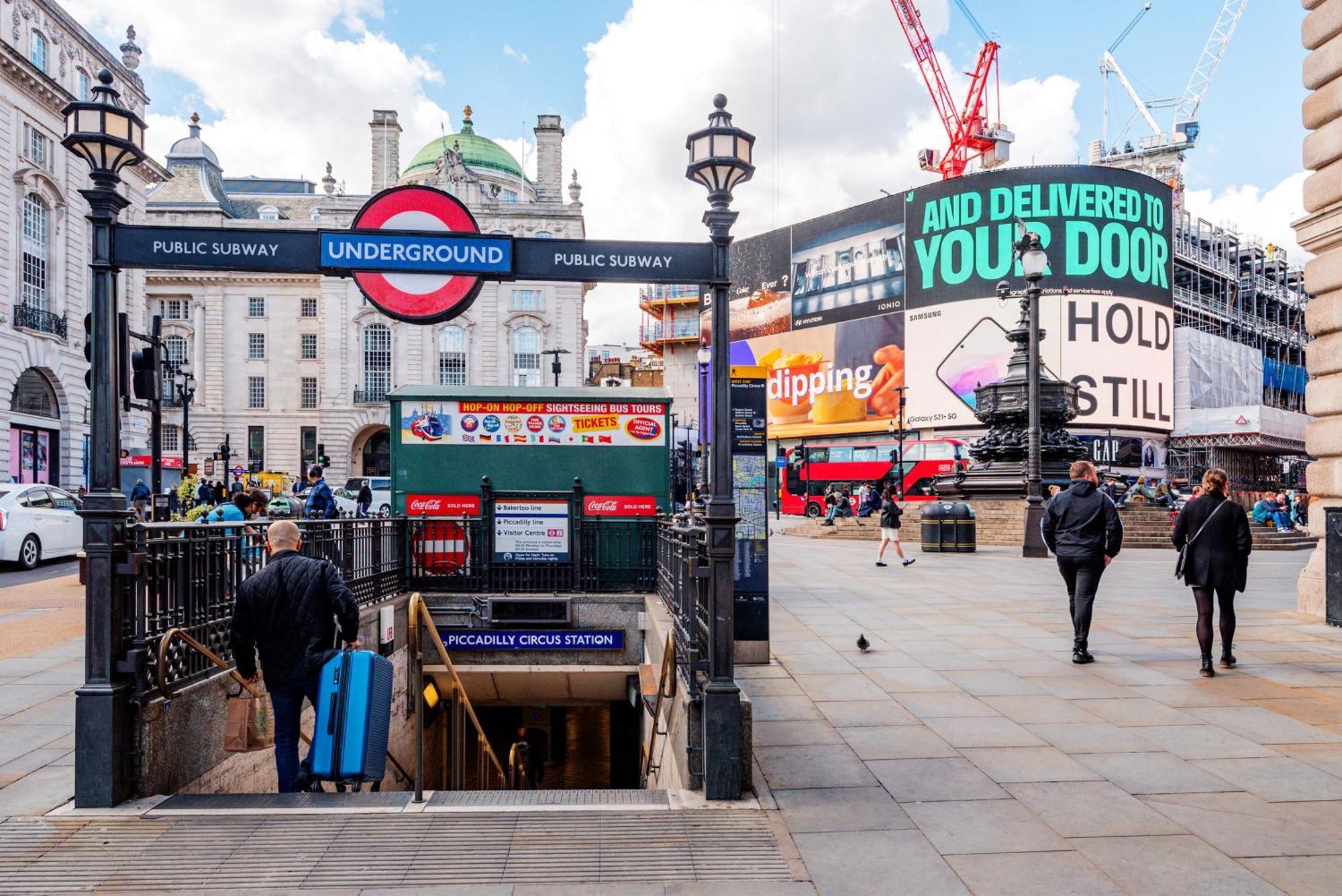 Welcome London Piccadilly Circus Bagian luar foto